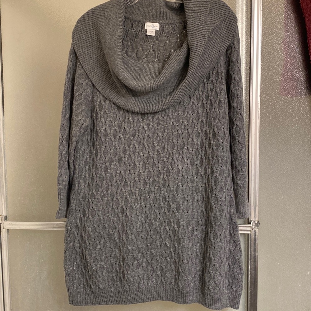 Jaclyn Smith Grey Sweater